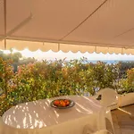Renove Avec Terrasse, Climatisation Et Wifi Gratuit - Fr-1-196-166 Apartman *