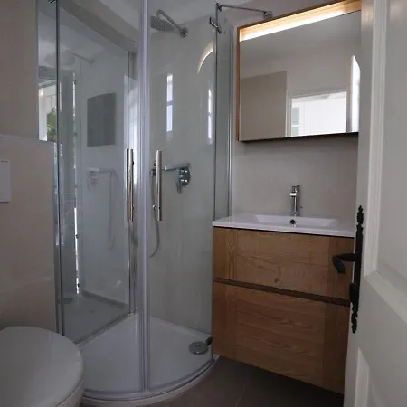 Rénové Avec Terrasse, Climatisation Et Wifi Gratuit - Fr-1-196-166