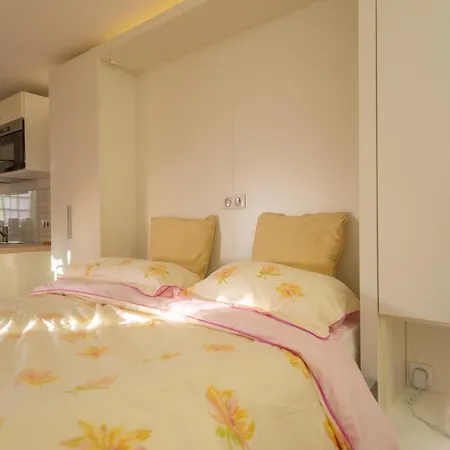 Rénové Avec Terrasse, Climatisation Et Wifi Gratuit - Fr-1-196-166