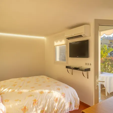 Rénové Avec Terrasse, Climatisation Et Wifi Gratuit - Fr-1-196-166 Appartement