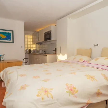 Renove Avec Terrasse, Climatisation Et Wifi Gratuit - Fr-1-196-166 * Menton